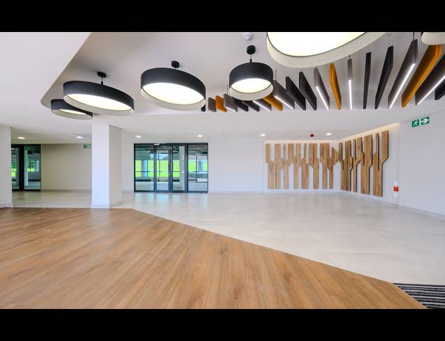 3,817M² OFFICE TO LET IN VORNA VALLEY